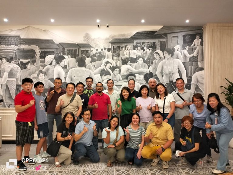 Happy Joy Travel vacation package with comfortable accommodation, transportation, and travel services. 🇨🇳 Mandarin Happy Joy Travel 度假套餐，提供舒适住宿、交通及旅游服务。